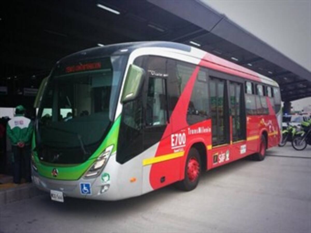 Distrito presenta primeros buses híbridos del país
