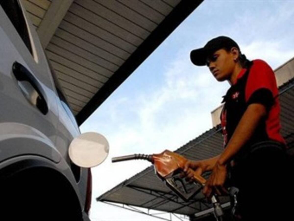 Presentan nuevo proyecto para cambiar fórmula que regula precios de combustibles