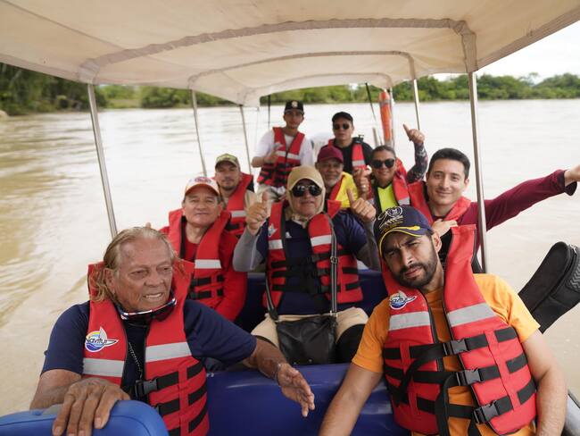Congresistas navegan el Río Magdalena para exigir seguridad y desarrollo