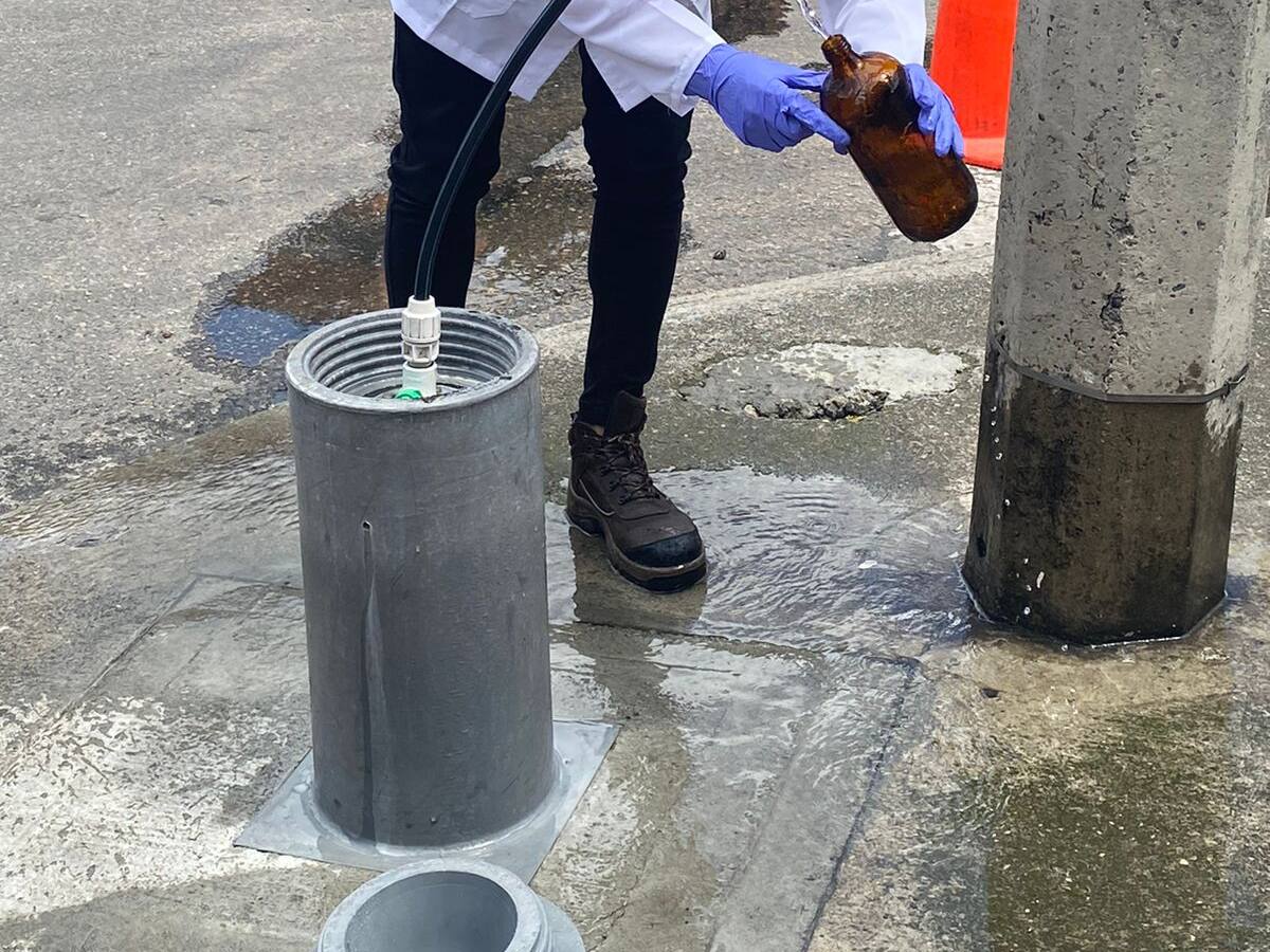 En Bogotá la empresa de acueducto monitorea 60 muestra de agua al día