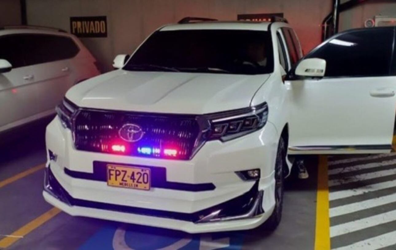 Camioneta de la Personería de Medellín. Foto: suministrada en redes sociales