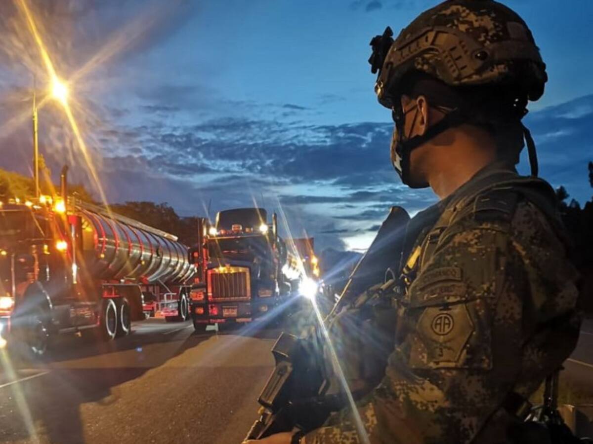 Catorce personas pretendían incinerar un tractocamión al norte de Cali