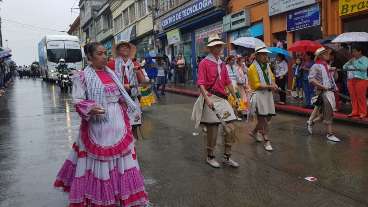 El desfile de las Carretas del Rocío en el cuarto día de la Feria de Manizales