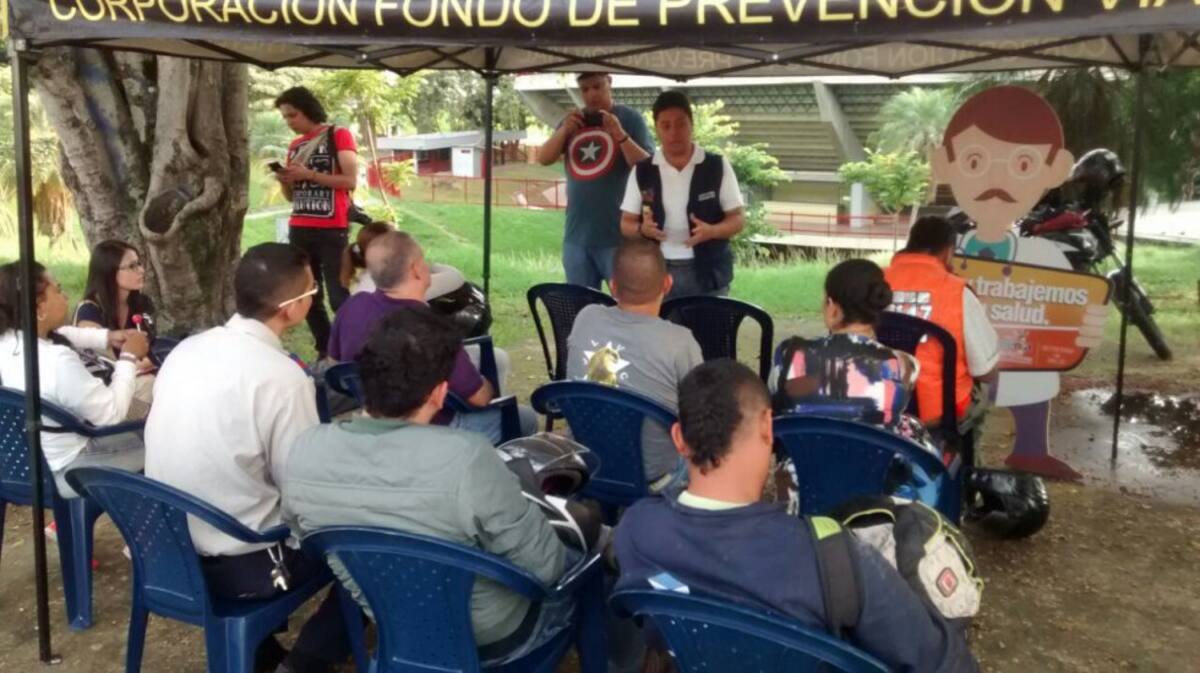 Conductores asisten a charlas informativas