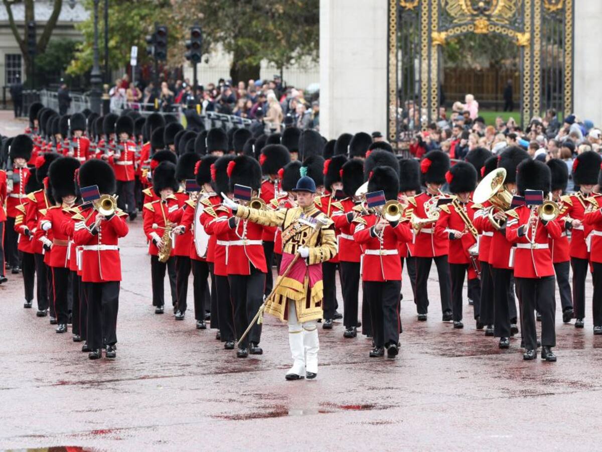 ¿Por qué la Guardia Real Inglesa usa sombreros tan altos?
