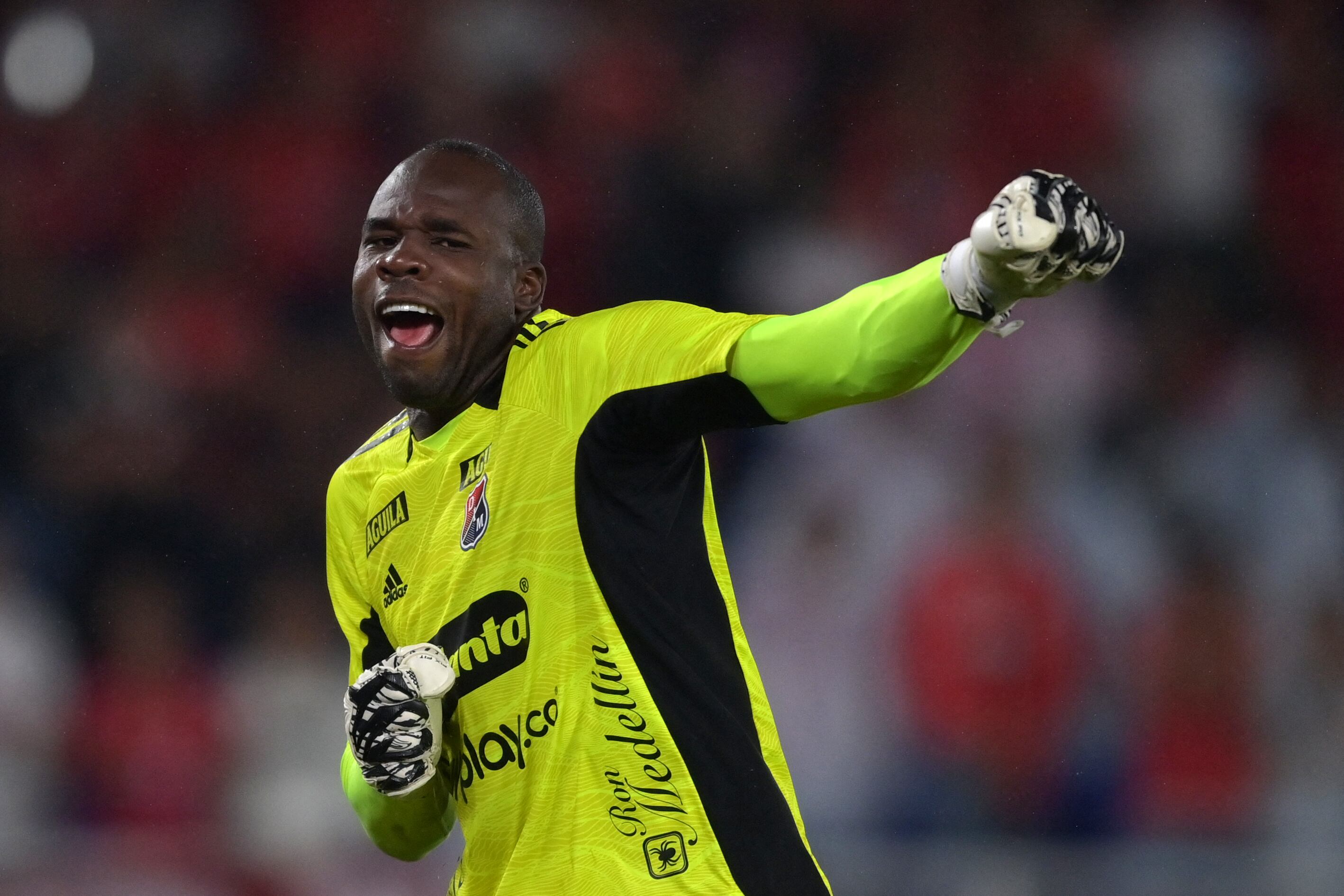 Andrés Mosquera Marmolejo, arquero del Independiente Medellín. (Photo by Luis ROBAYO / AFP) (Photo by LUIS ROBAYO/AFP via Getty Images)