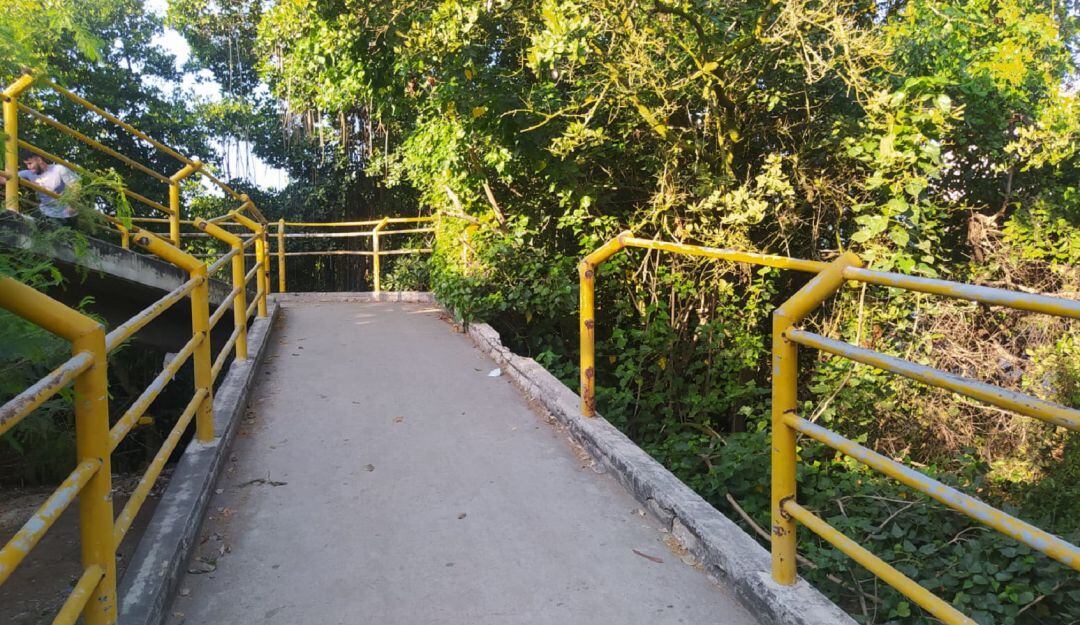 Esta estructura carece de barandas y es un peligro inminente para los habitantes