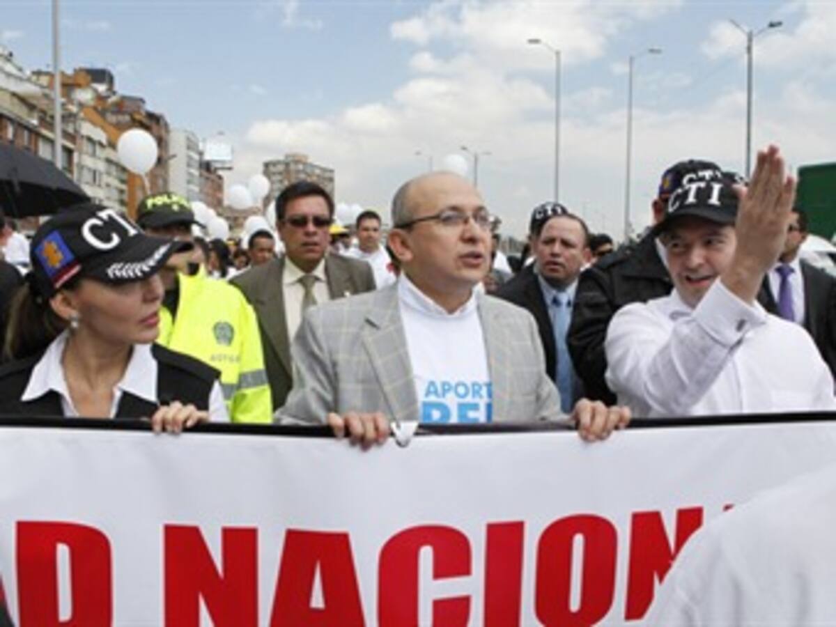 Le pido al expresidente Uribe un acto de grandeza y compromiso con la paz: Fiscal