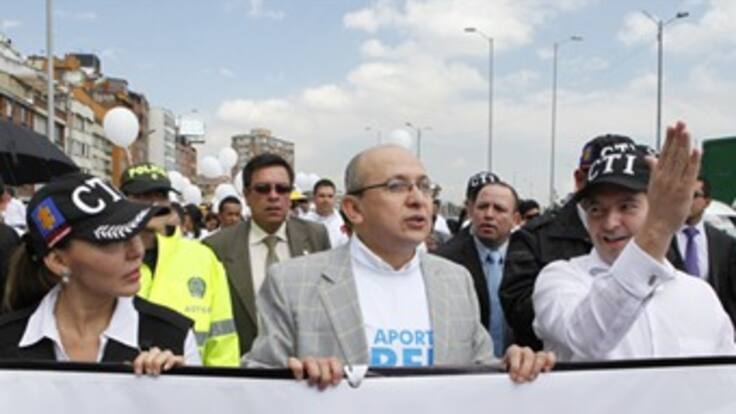 Le pido al expresidente Uribe un acto de grandeza y compromiso con la paz: Fiscal