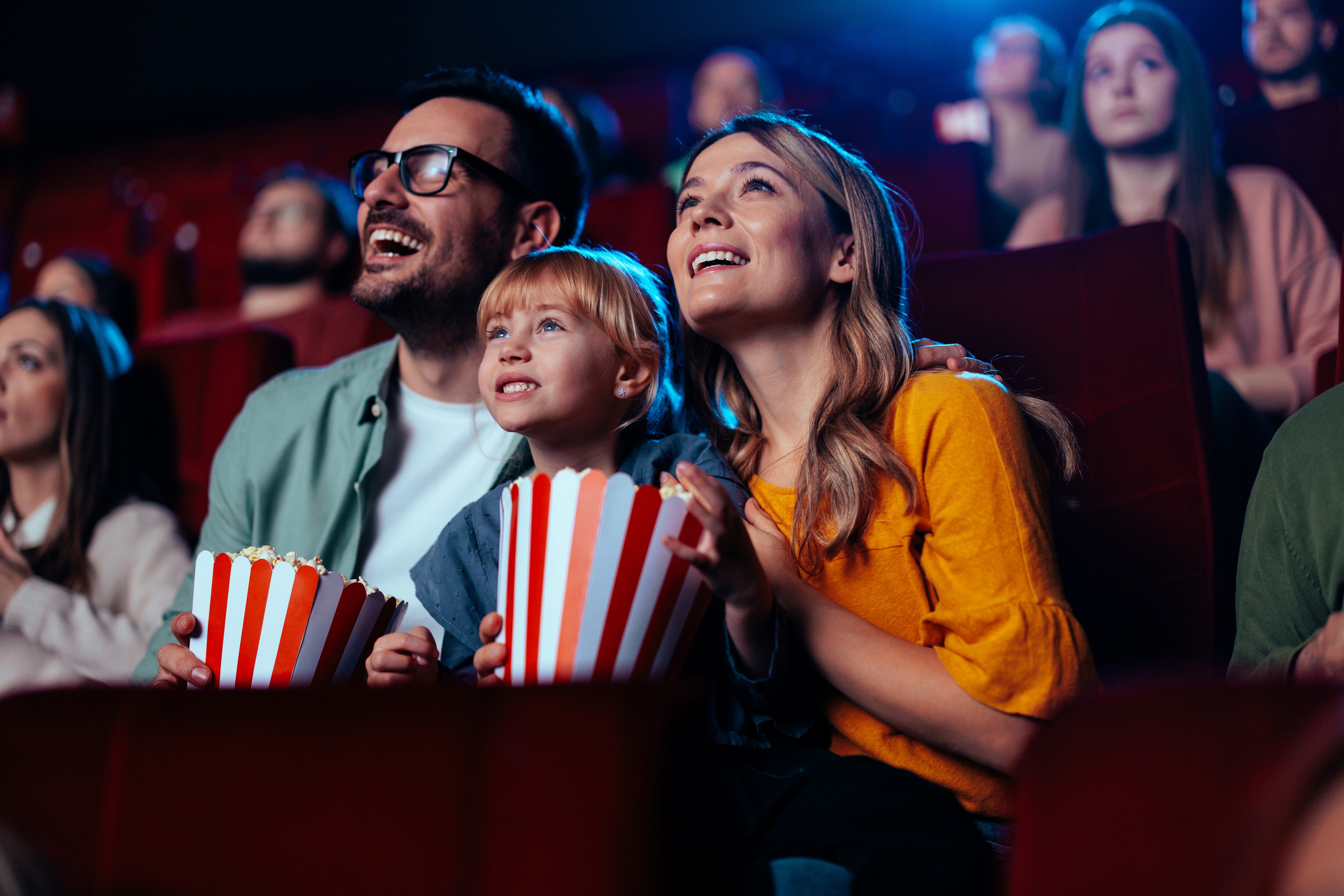 Familia en cine. Cortesía:Gettyimagenes