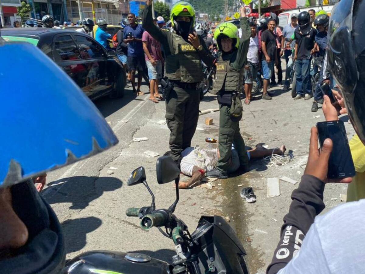 Presuntos atracadores por poco son linchados en la Av. Crisanto Luque