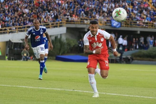 Wilson Morelo enfrentando a Millonarios en un clásico capitalino / Colprensa.
