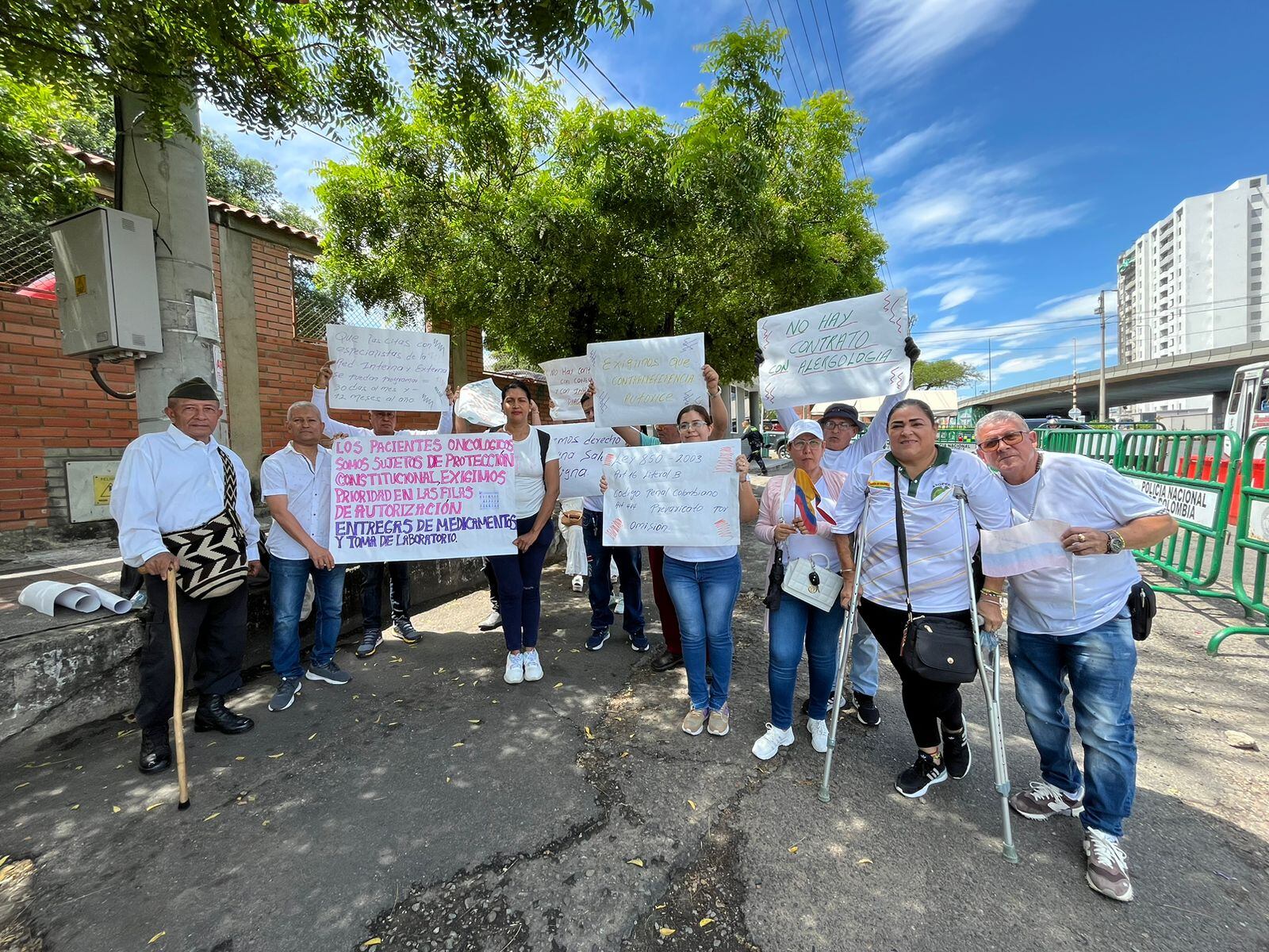 Protesta de veteranos de la fuerza pública frente al comando de policía de Cúcuta. / Foto: Caracol Radio Cúcuta.