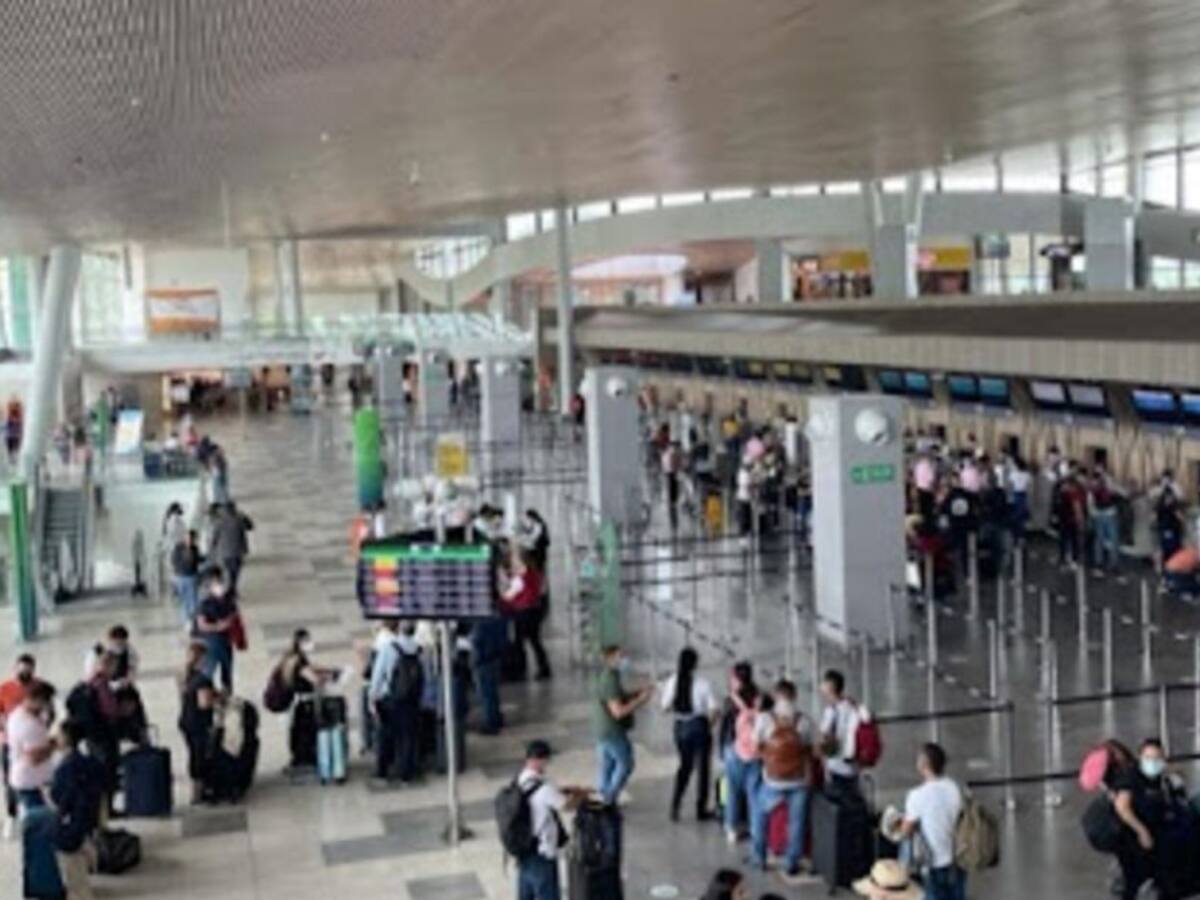 Ejecutan arreglos en la cubierta del Aeropuerto Internacional Matecaña