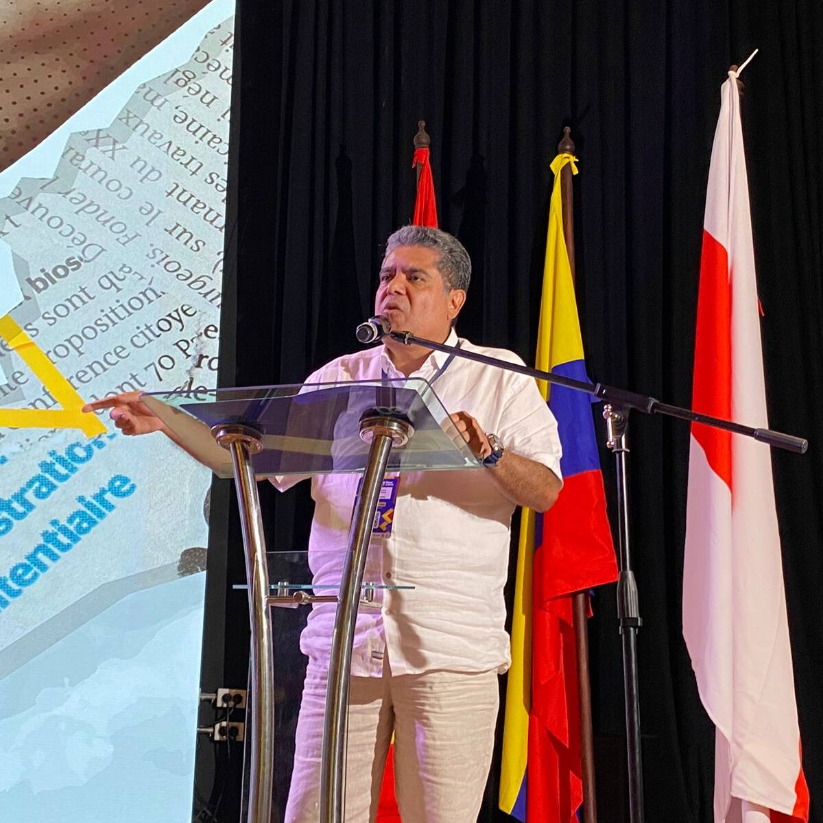 Contralor advierte sobre dispersión de recursos para el posconflicto en Colombia