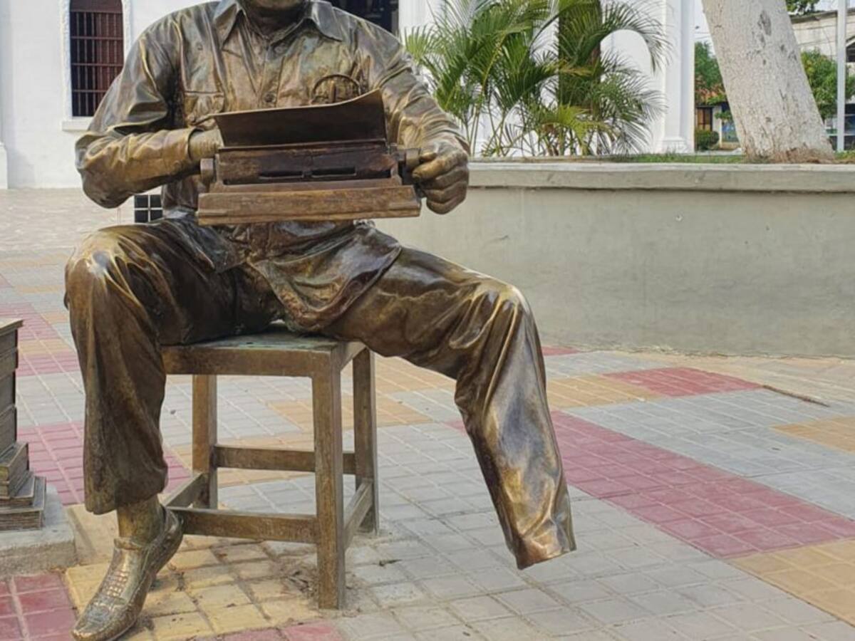 En Aracataca roban el pie izquierdo del monumento de Gabriel García Márquez