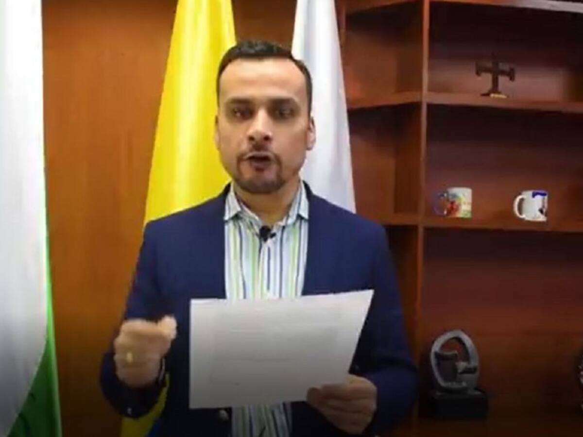 Fiscalía imputó dos delitos contra exconcejal Lucas Cañas por contratación en el Hospital La María