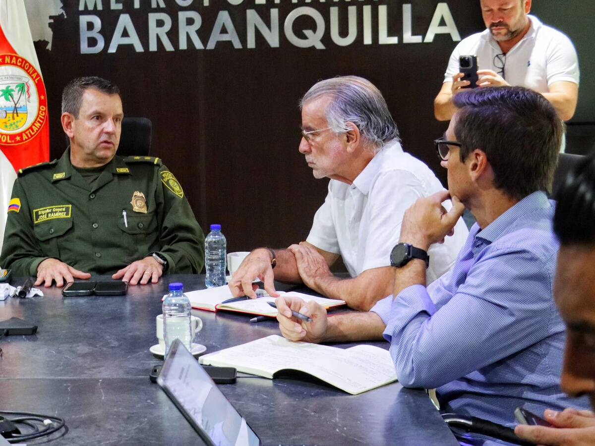 Gobernador Verano advierte de extorsiones contra comerciantes de Muelle 1888