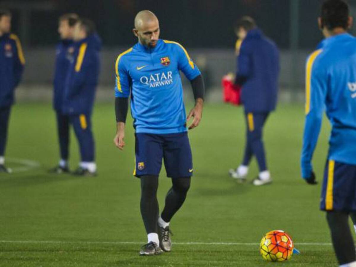 Mascherano promueve campaña en Twitter para que Piqué se afeite