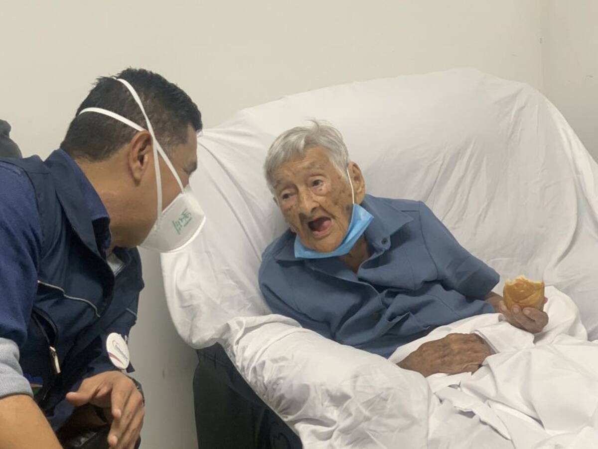 Hoy termina primera vacunación de adultos mayores en Cali