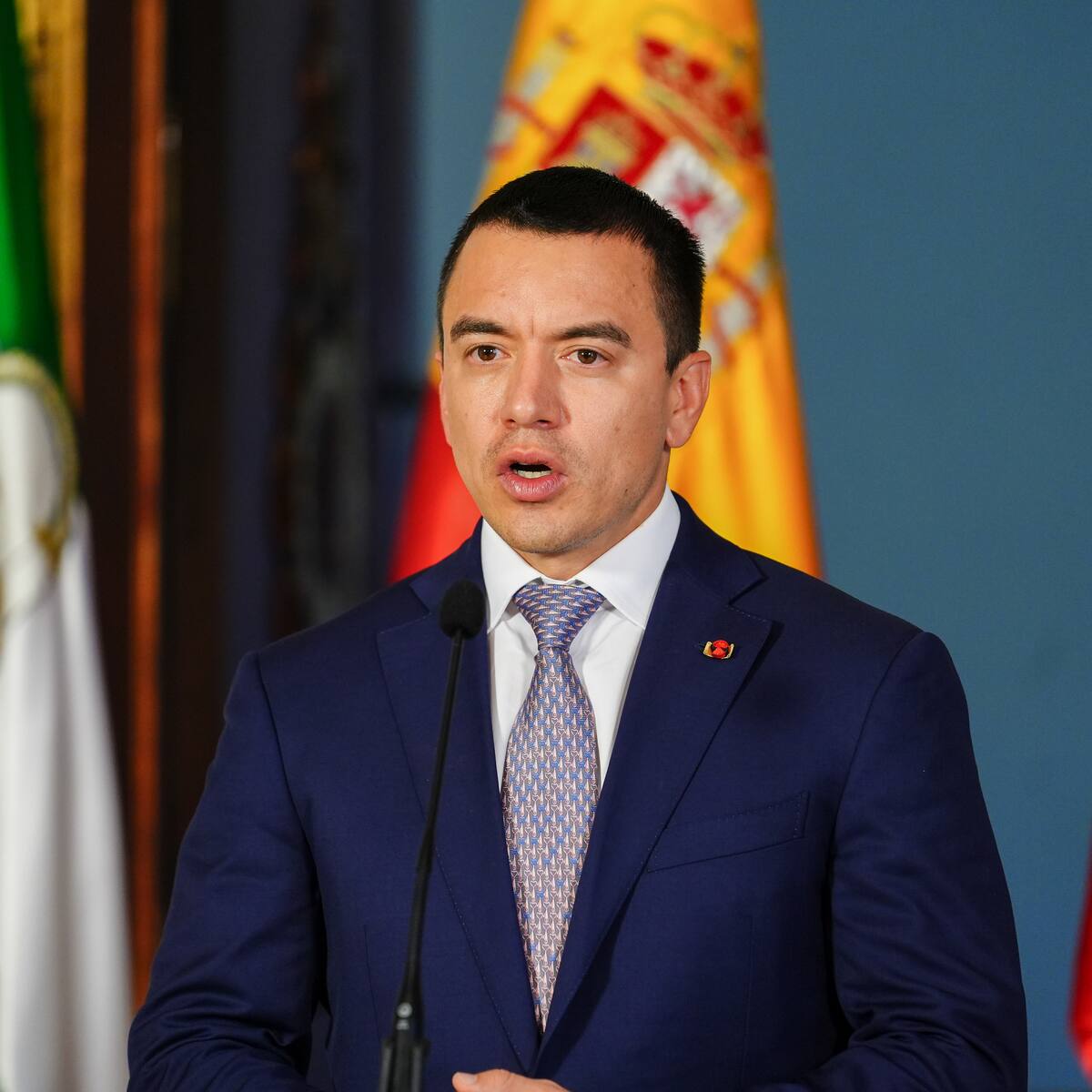 El presidente de Ecuador, Daniel Noboa, cambia a seis ministros tras la derrota de su referéndum