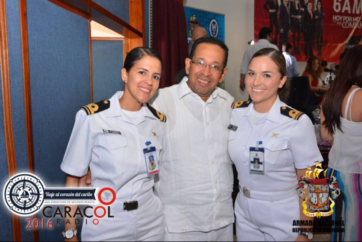 Cadetes de la Armada Nacional acompañan la visita de Caracol Radio a Cartagena 