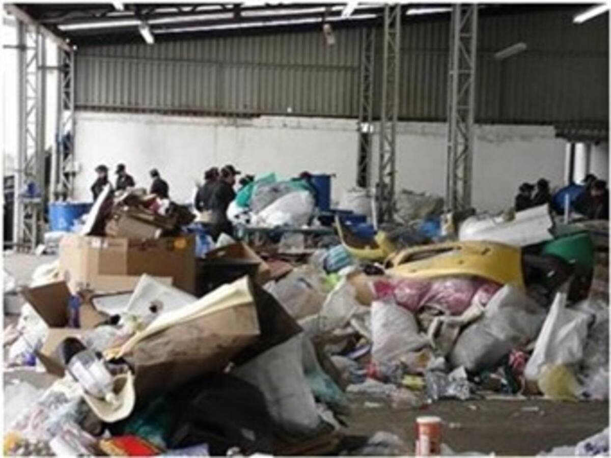 Aguas de Bogotá presiona a la gente para que entreguen las bolsas blancas de reciclaje