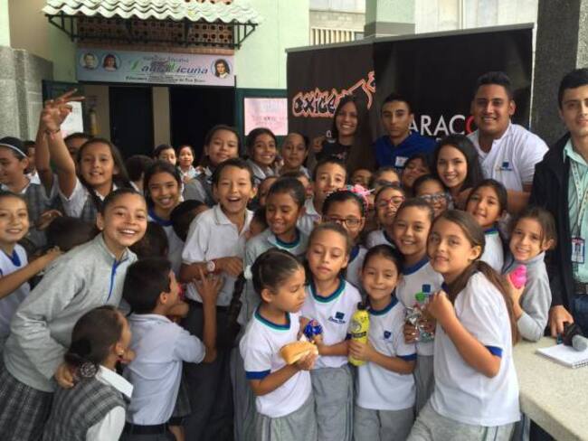 “La paz no es blanca, se pinta de colores” Colegio Laura Vicuña de Armenia y foro por la paz