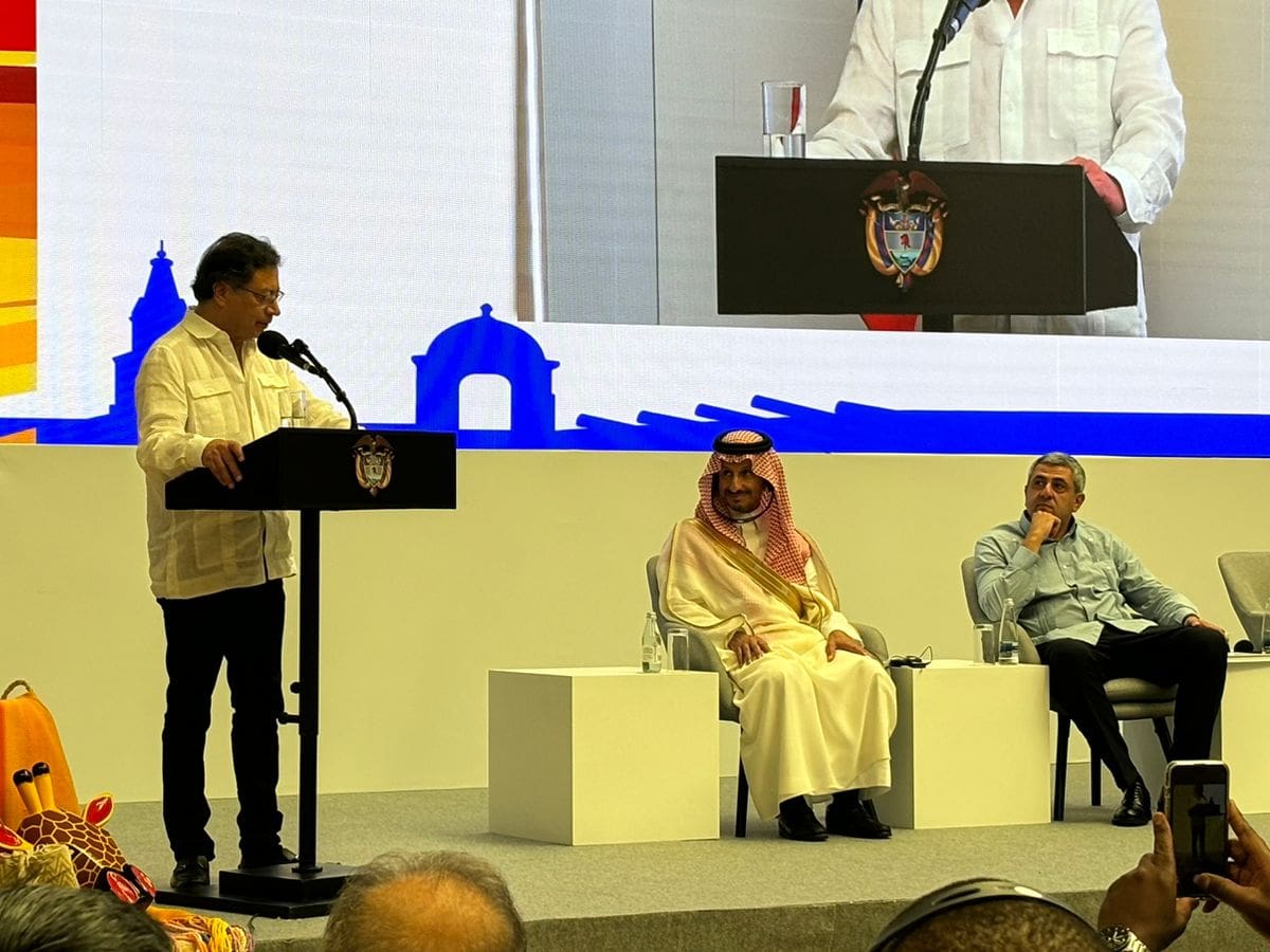 “Aquí no estamos ofreciendo mujeres y me voy a encargar de dificultar ese turismo”: Petro