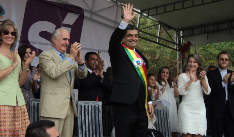 Posesión del gobernador del Quindío contó con la presencia del ex presidente de Colombia Andrés Pastrana