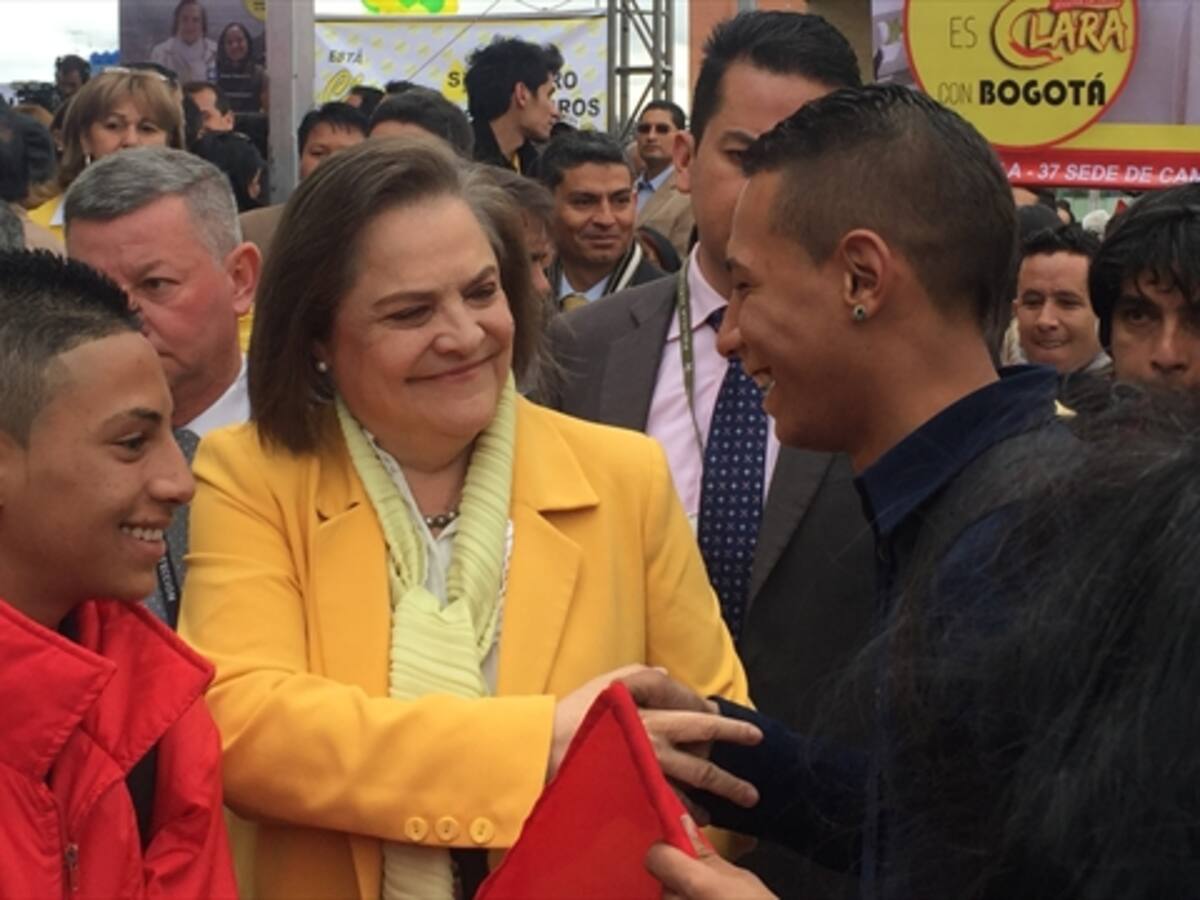 Clara López inscribe oficialmente su candidatura a Alcaldía de Bogotá