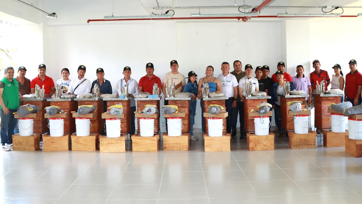 CAM fortalece la apicultura en Guadalupe con equipos para 29 familias productoras