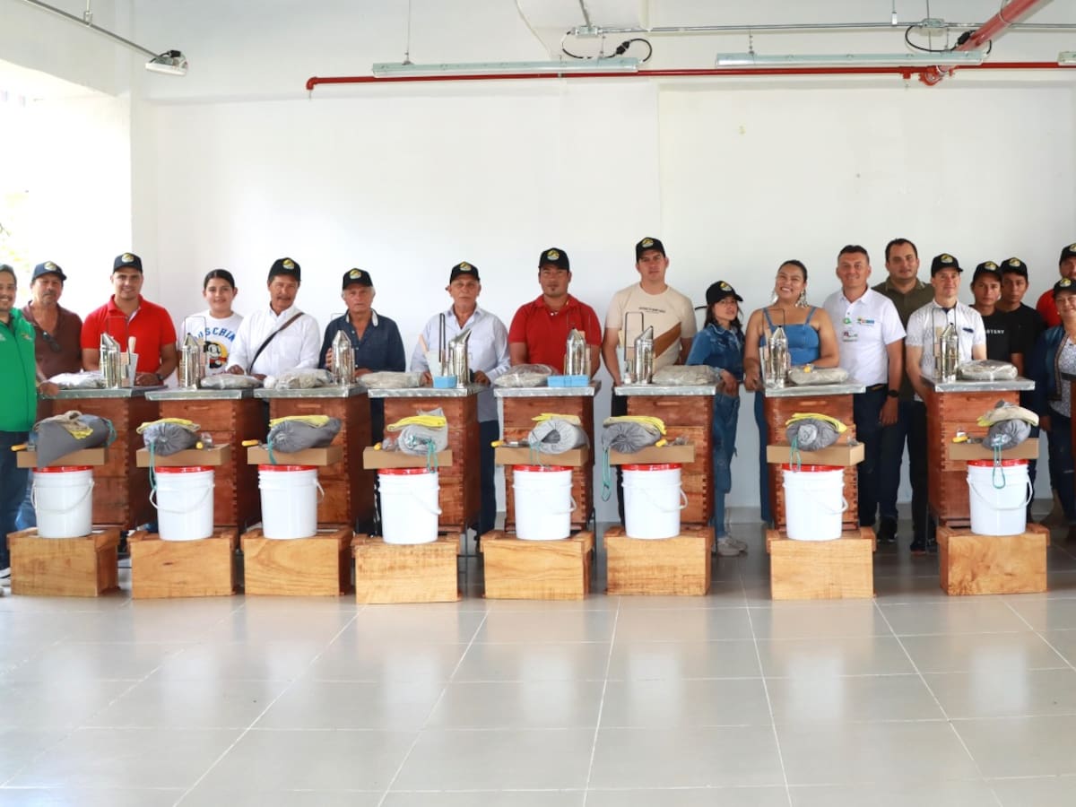 CAM fortalece la apicultura en Guadalupe con equipos para 29 familias productoras