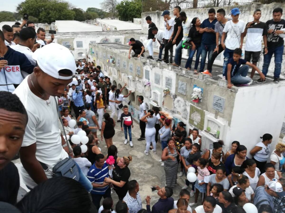 Entre llanos y dolor, así fue el último adiós a María José