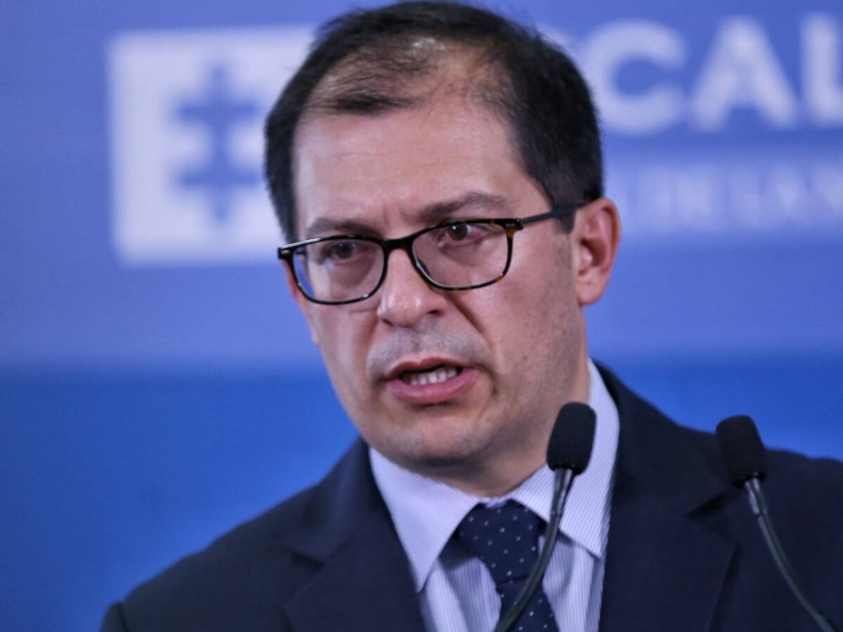 Cuatro Gobernadores, a responder ante Fiscalía por contratación irregular