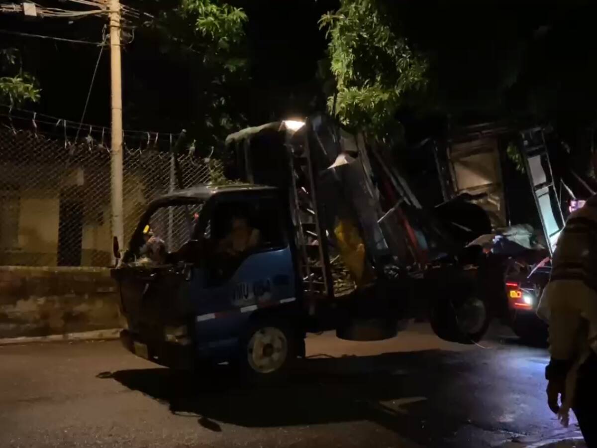 Camión con artefactos explosivos explotó a las afueras del batallón de Cali
