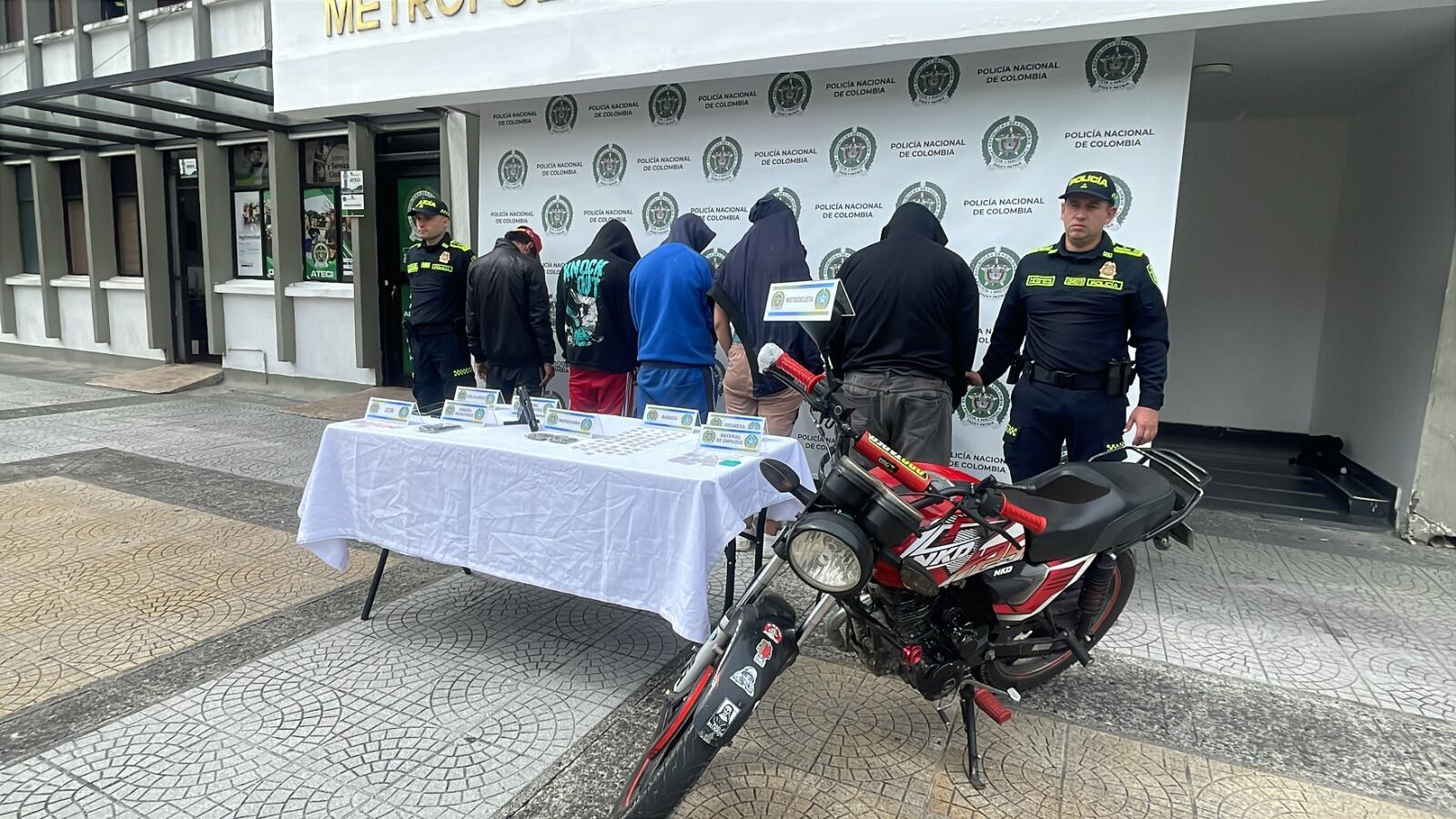 Capturan a los integrantes de una red expendedora de estupefacientes.
