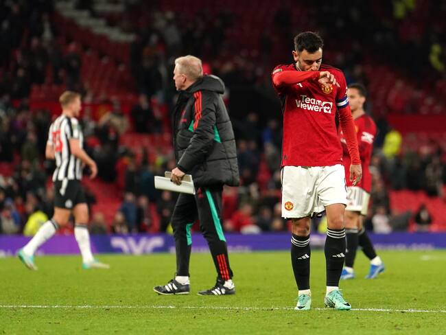Bruno Fernandes después de la eliminación ante el Newcastle por la Copa de la Liga. (Photo by Martin Rickett/PA Images via Getty Images)