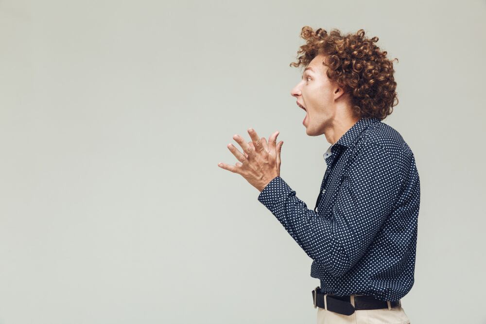 Malo // hablar // solo // psicología Cortesía: Freepik