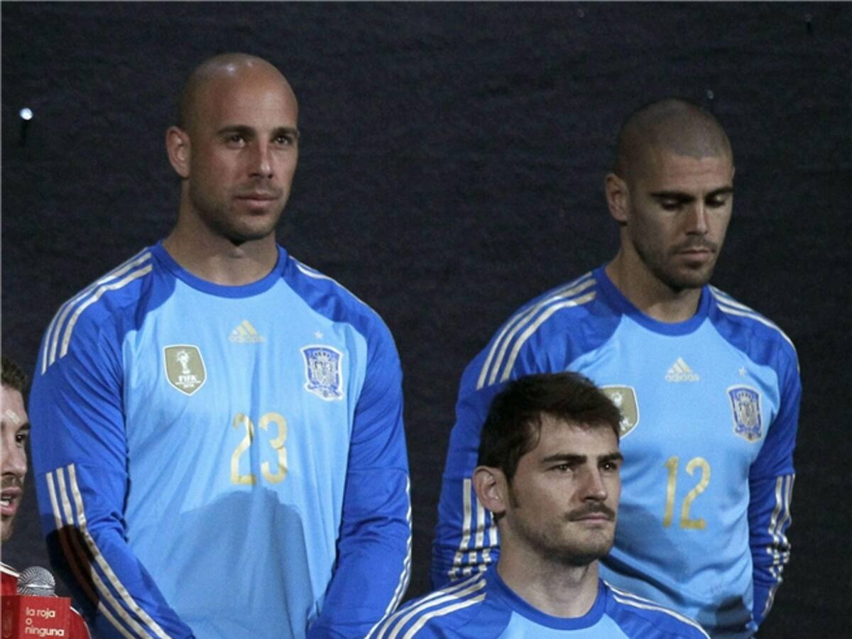 Casillas, Reina, Valdés exhiben su nuevo uniforme para el Mundial