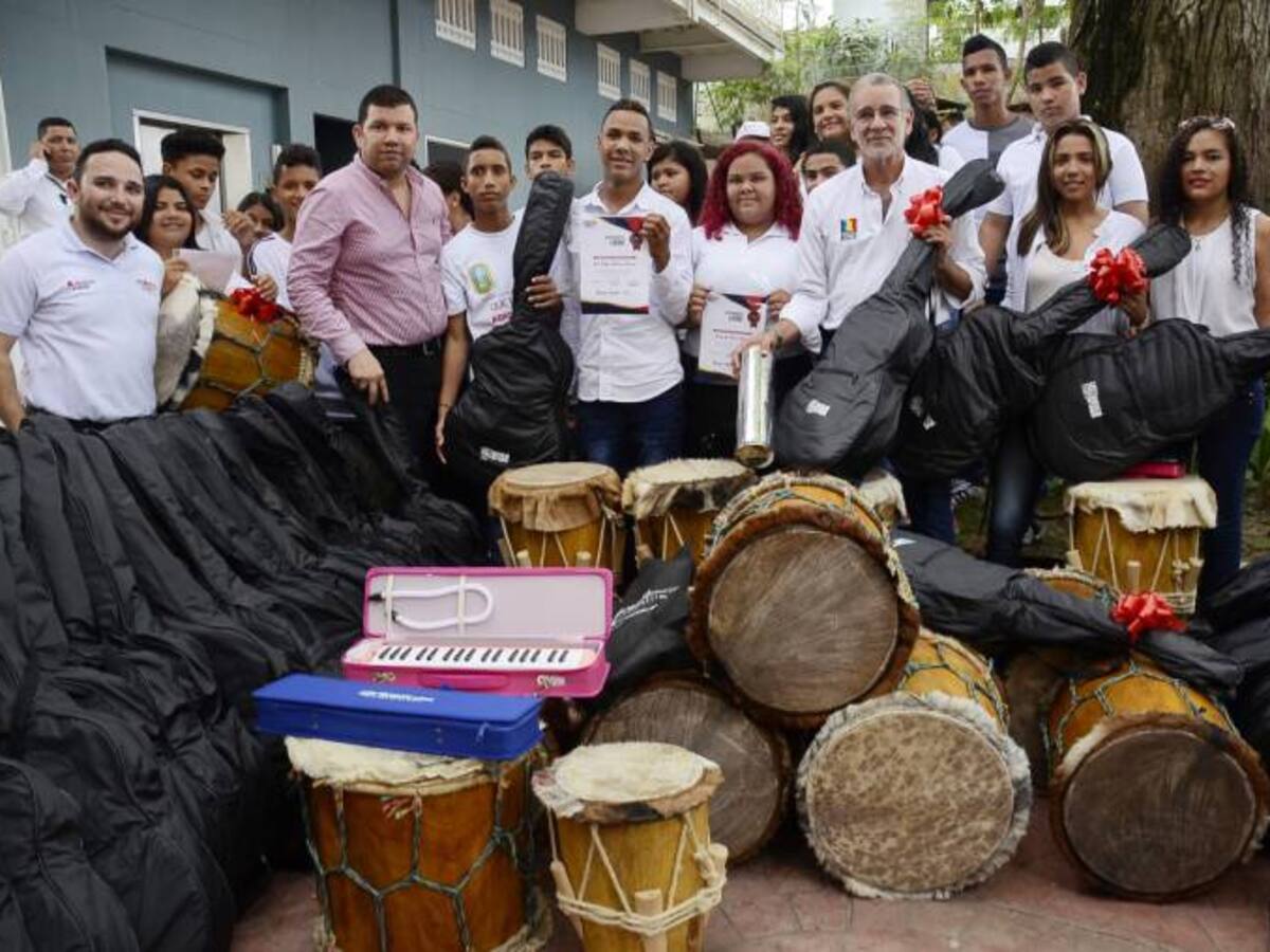 En el Atlántico ‘hijos del conflicto armado’ reciben dotación musical