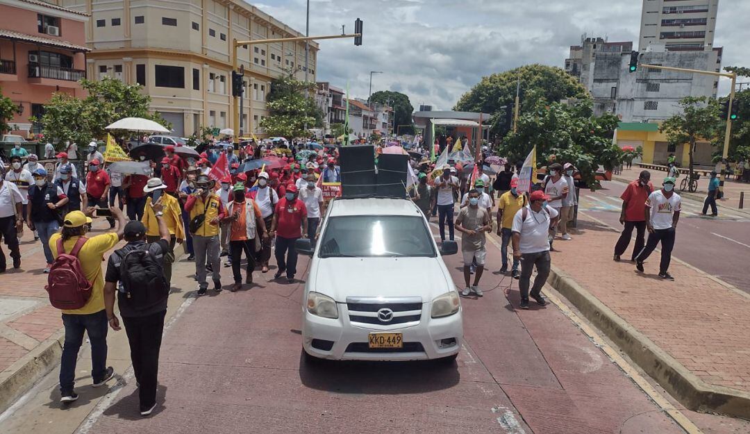 La protesta se tomó la calle de la Moneda y llegó a la Plaza de la Aduana