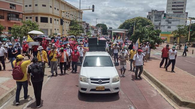 La protesta se tomó la calle de la Moneda y llegó a la Plaza de la Aduana