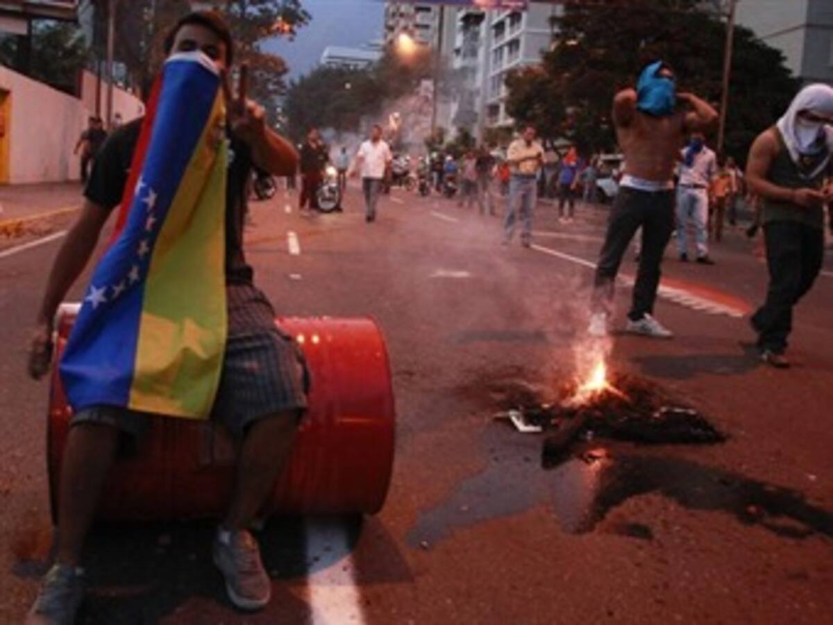 Disturbios de opositores venezolanos mientras Maduro llama a chavistas a protestar
