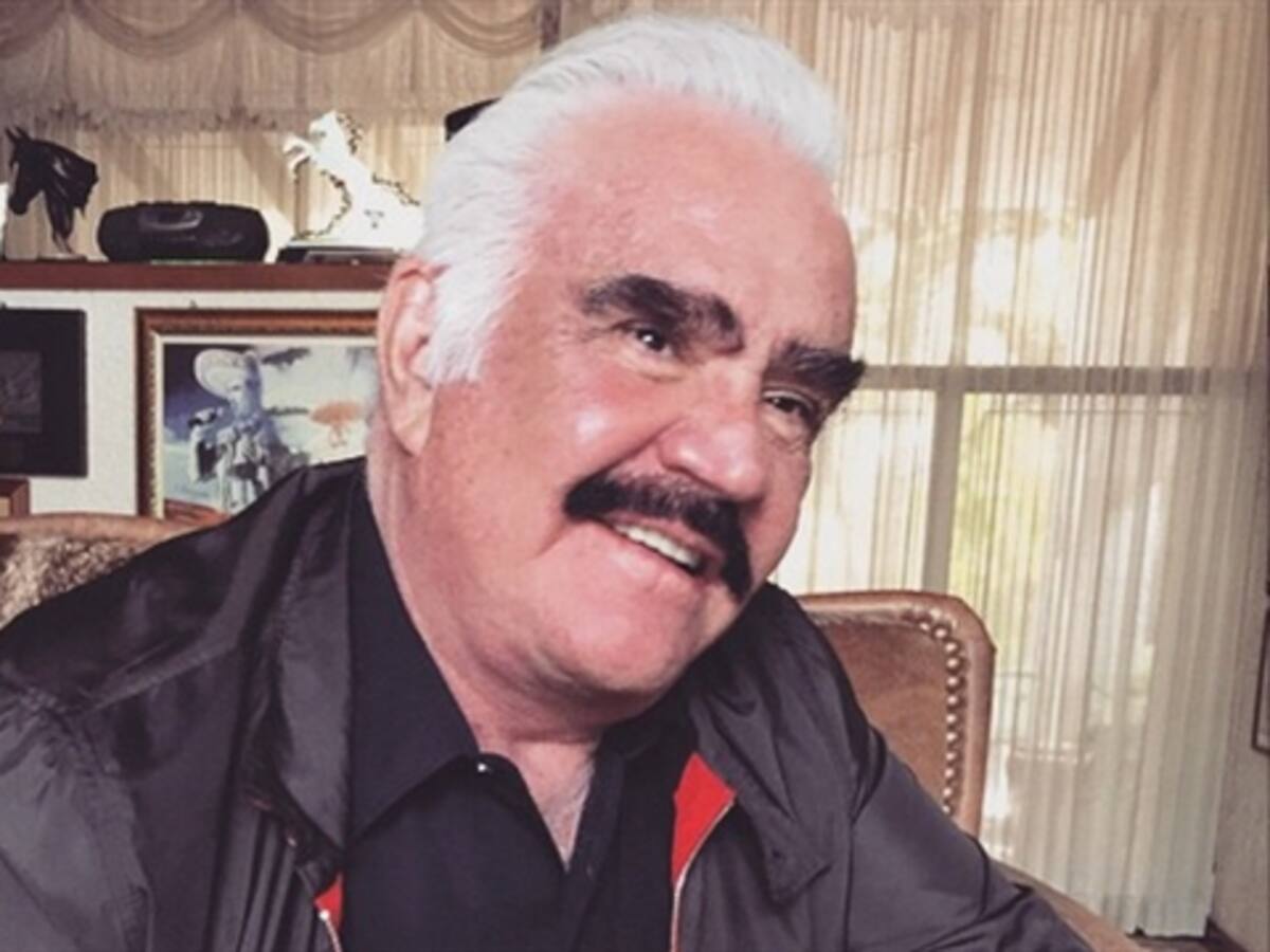 Vicente Fernández publica fotos para desmentir rumores de muerte