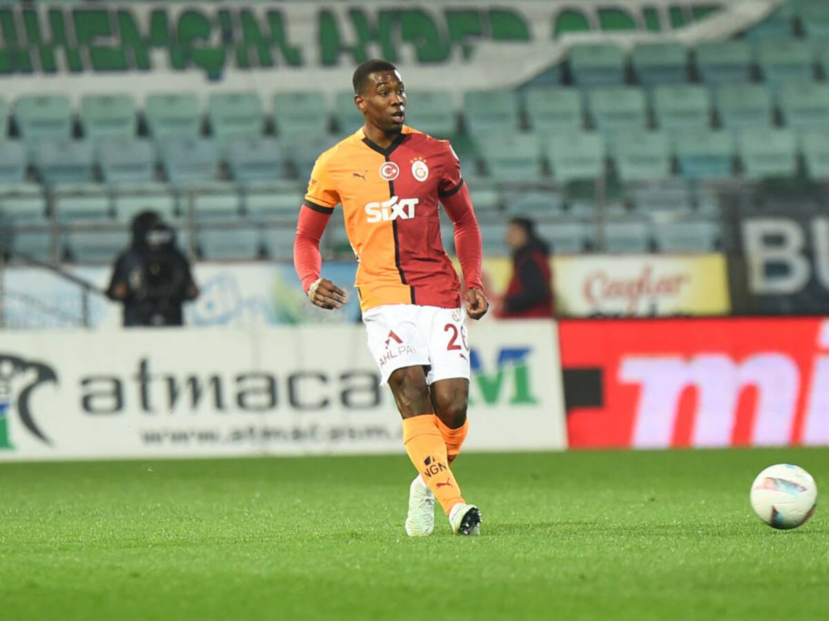 En Turquía critican con dureza el paso de Carlos Cuesta por Galatasaray: equipos luchan su fichaje