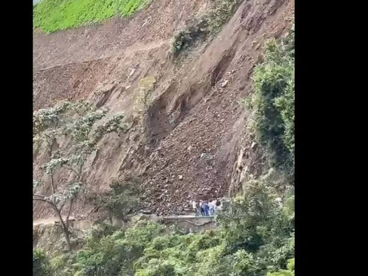 Un derrumbe mantiene la vía Medellín –Quibdó bloqueada