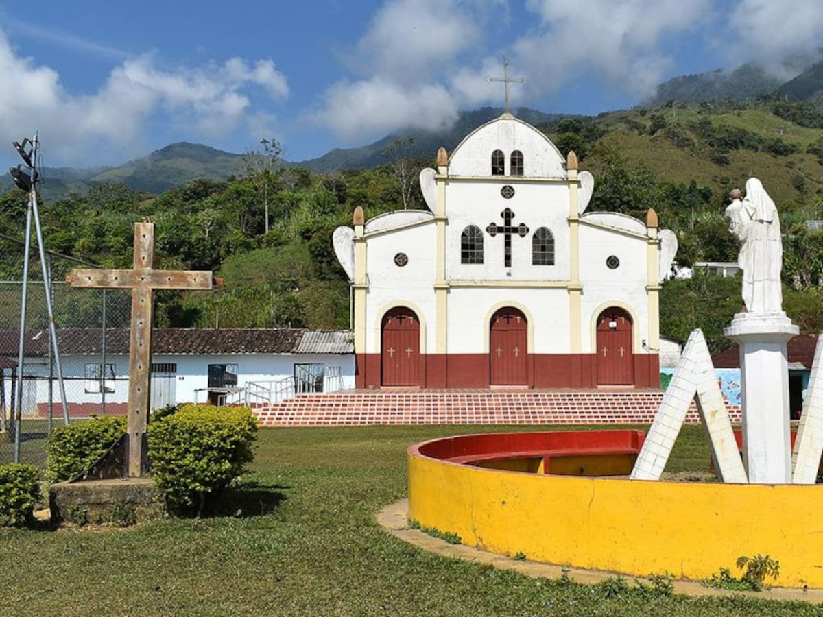 Varias veredas del corregimiento El Aro de Ituango denuncian confinamientos y abusos de los ilegales