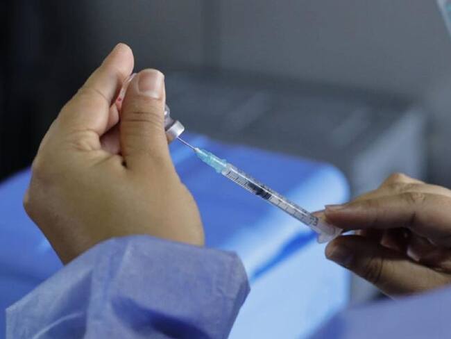 El Ministerio de Salud anunció que las primeras vacunas de esta farmacéutica llegarán al país la última semana de julio