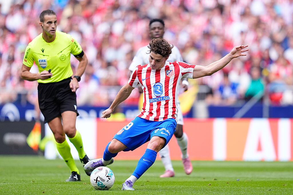 Julian Alvarez jugador de Atlético de Madrid en el cobro del tiro penal / Getty Images